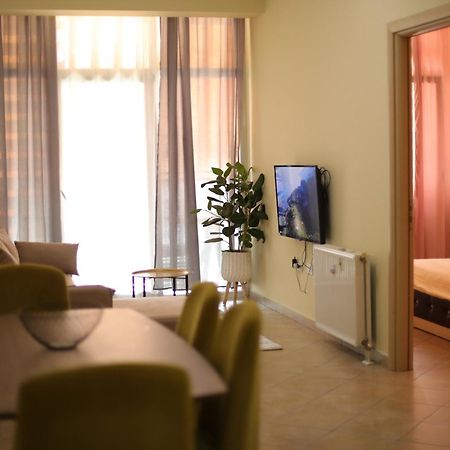 Pleasant Apartment With Free Dedicated Parking In Komuna E Parisit Tirana Eksteriør billede