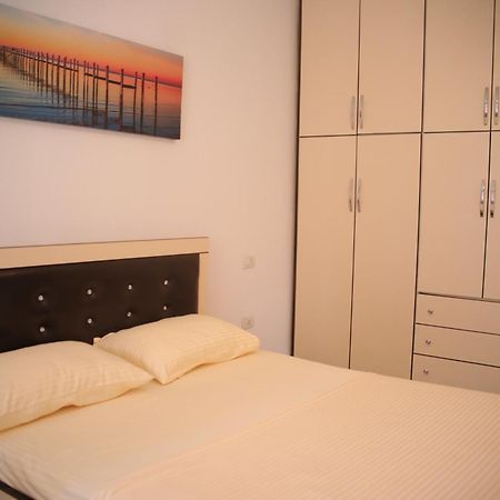 Pleasant Apartment With Free Dedicated Parking In Komuna E Parisit Tirana Eksteriør billede