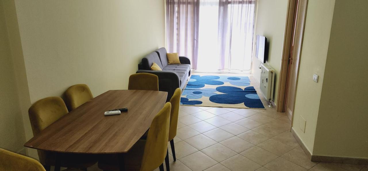 Pleasant Apartment With Free Dedicated Parking In Komuna E Parisit Tirana Eksteriør billede