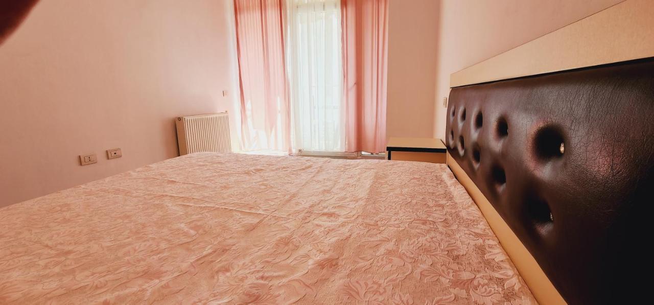Pleasant Apartment With Free Dedicated Parking In Komuna E Parisit Tirana Eksteriør billede