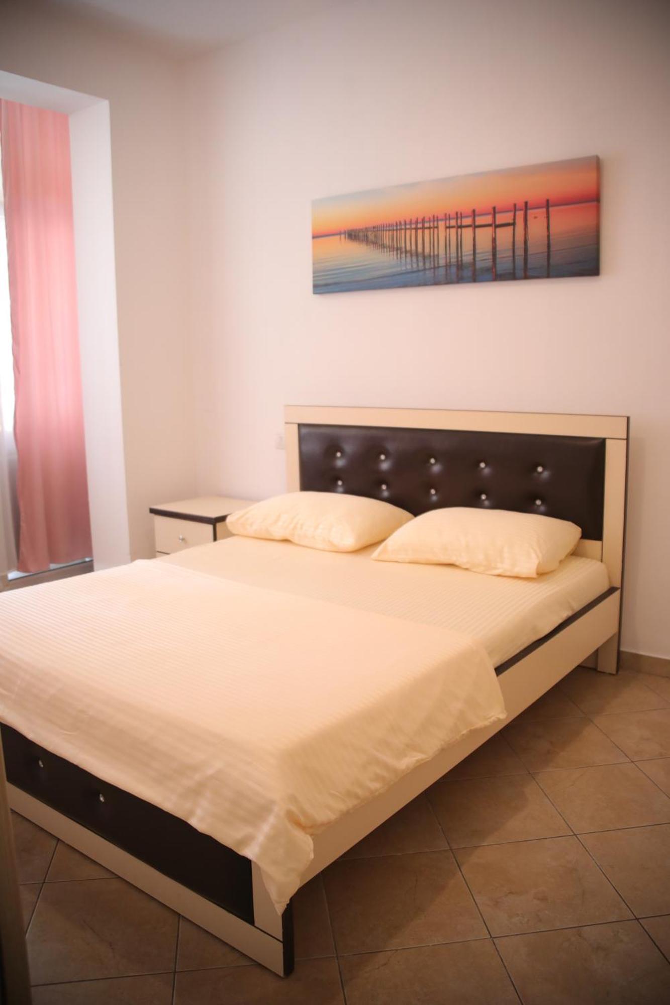 Pleasant Apartment With Free Dedicated Parking In Komuna E Parisit Tirana Eksteriør billede