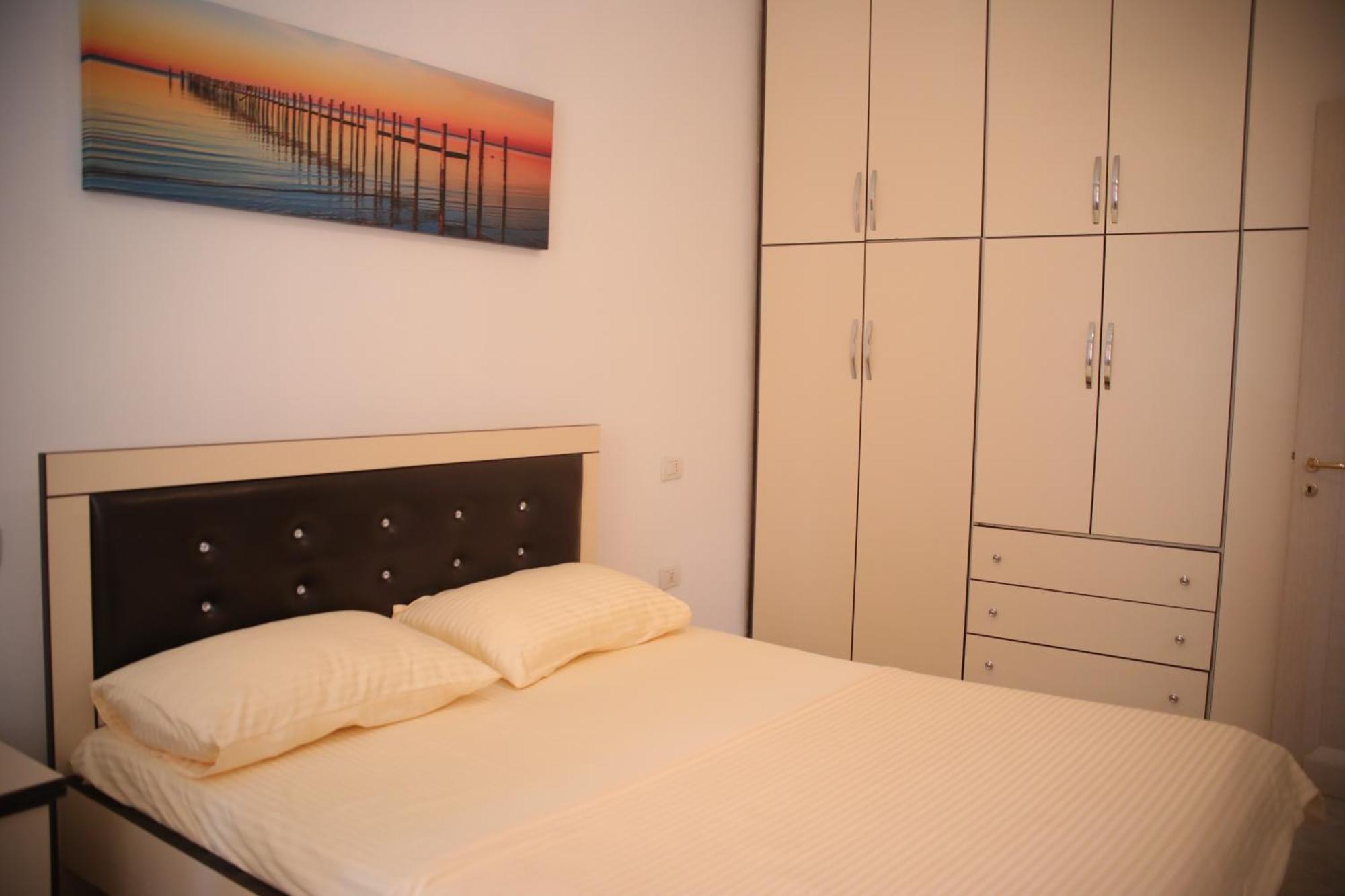 Pleasant Apartment With Free Dedicated Parking In Komuna E Parisit Tirana Eksteriør billede
