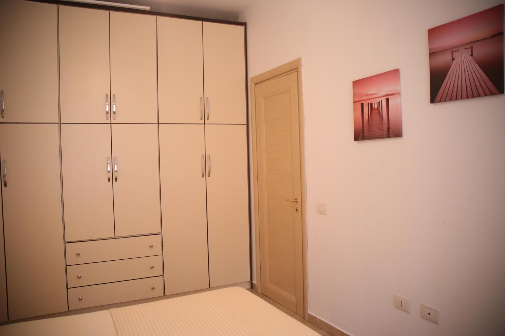 Pleasant Apartment With Free Dedicated Parking In Komuna E Parisit Tirana Eksteriør billede